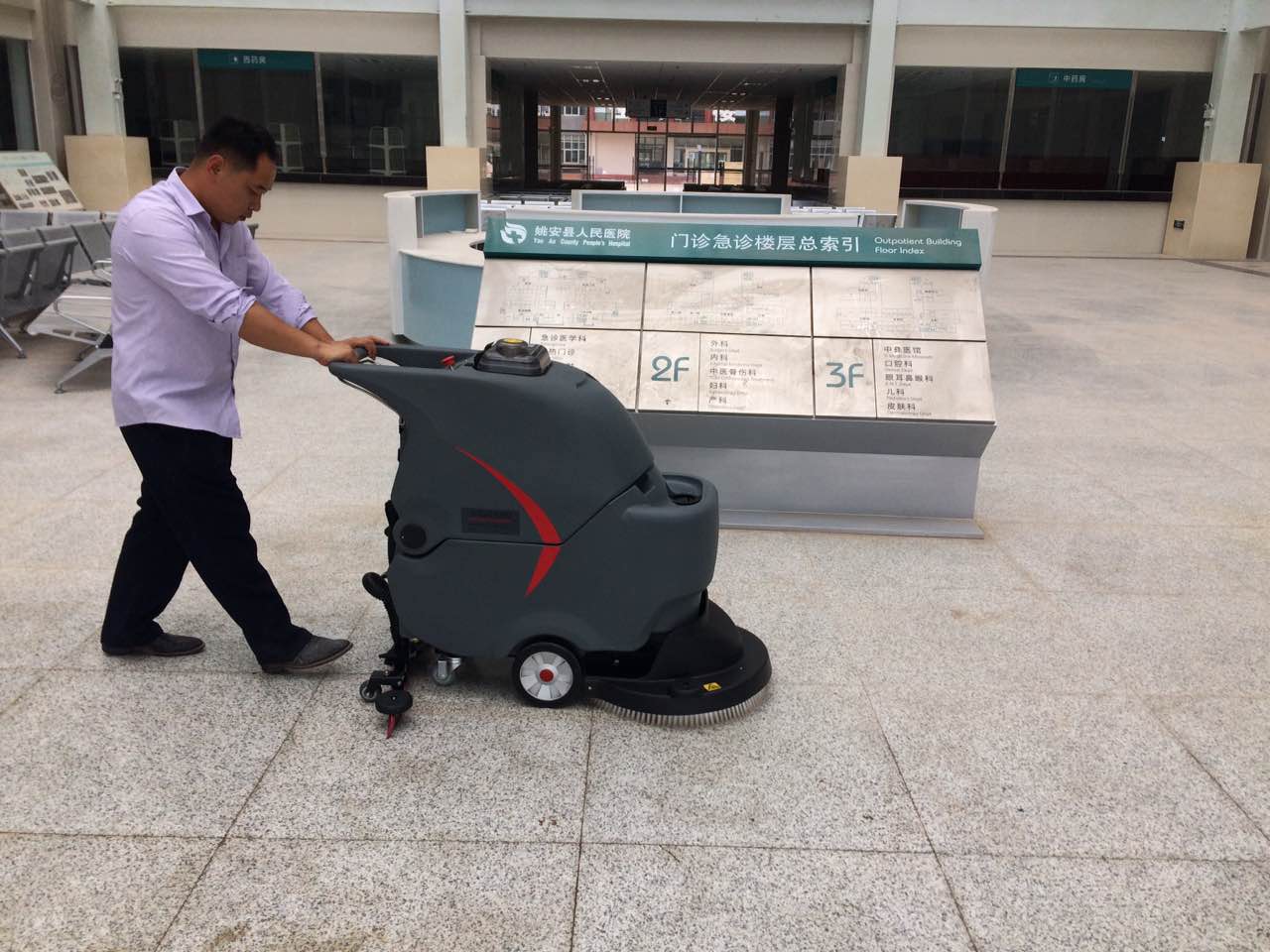 如何選擇洗地機的刷盤跟百潔墊？