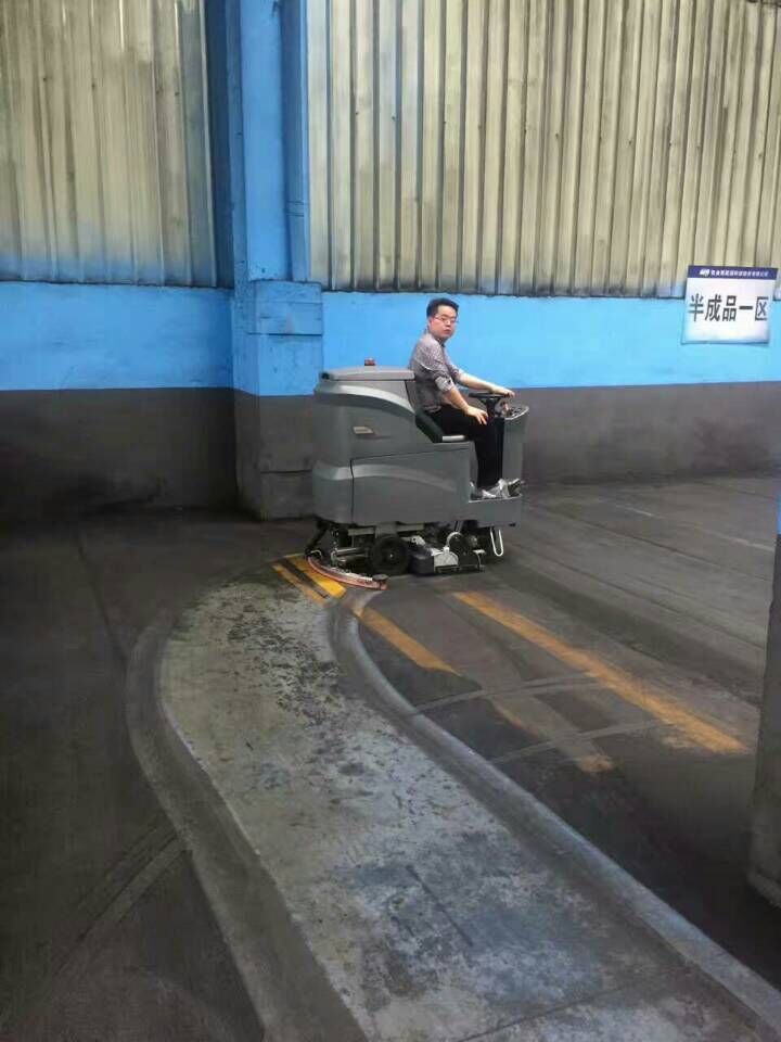 購(gòu)買駕駛式洗地車有什么需要注意的地方？