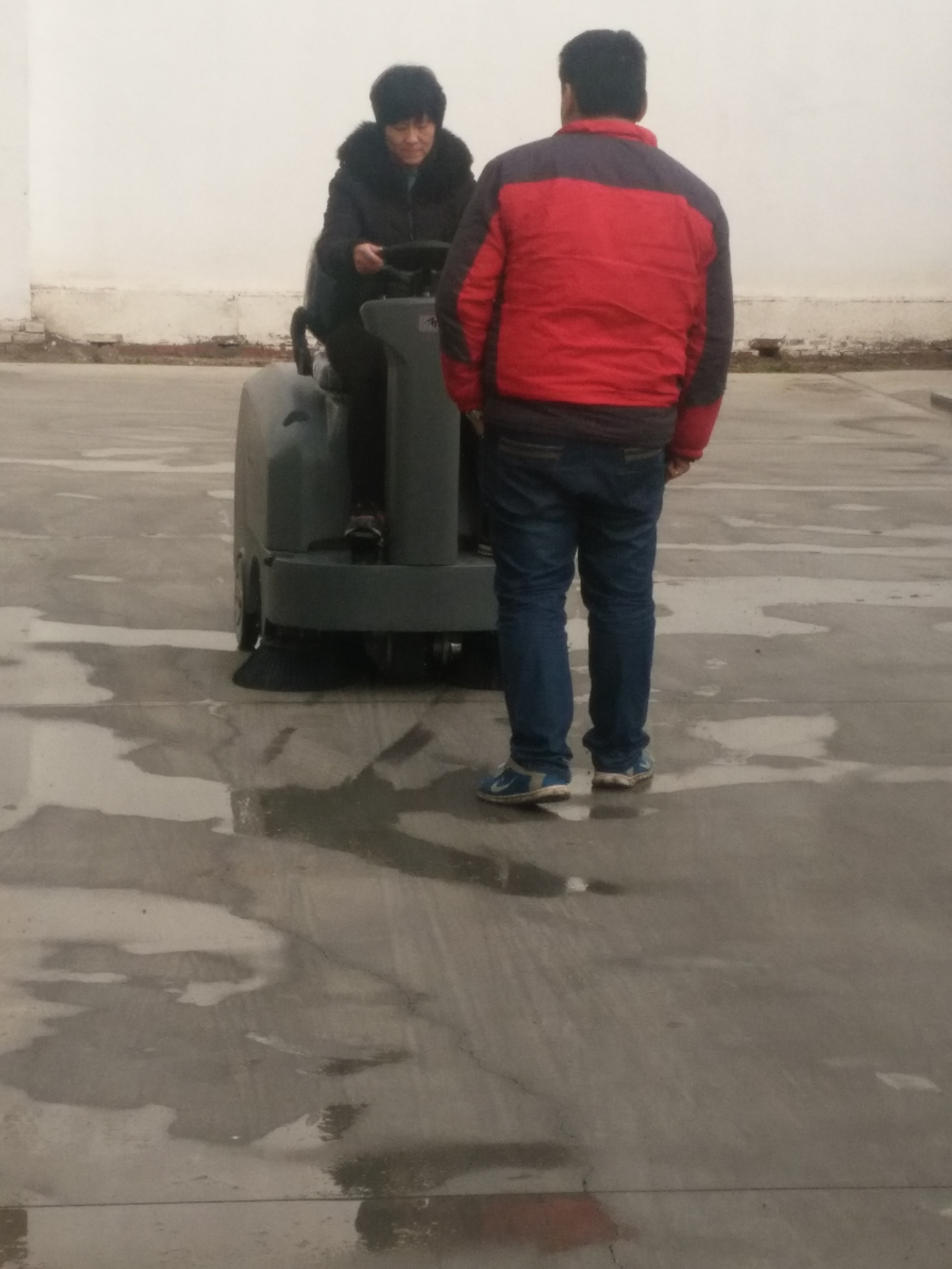 與人工相比、電動掃地車的優勢有哪些
