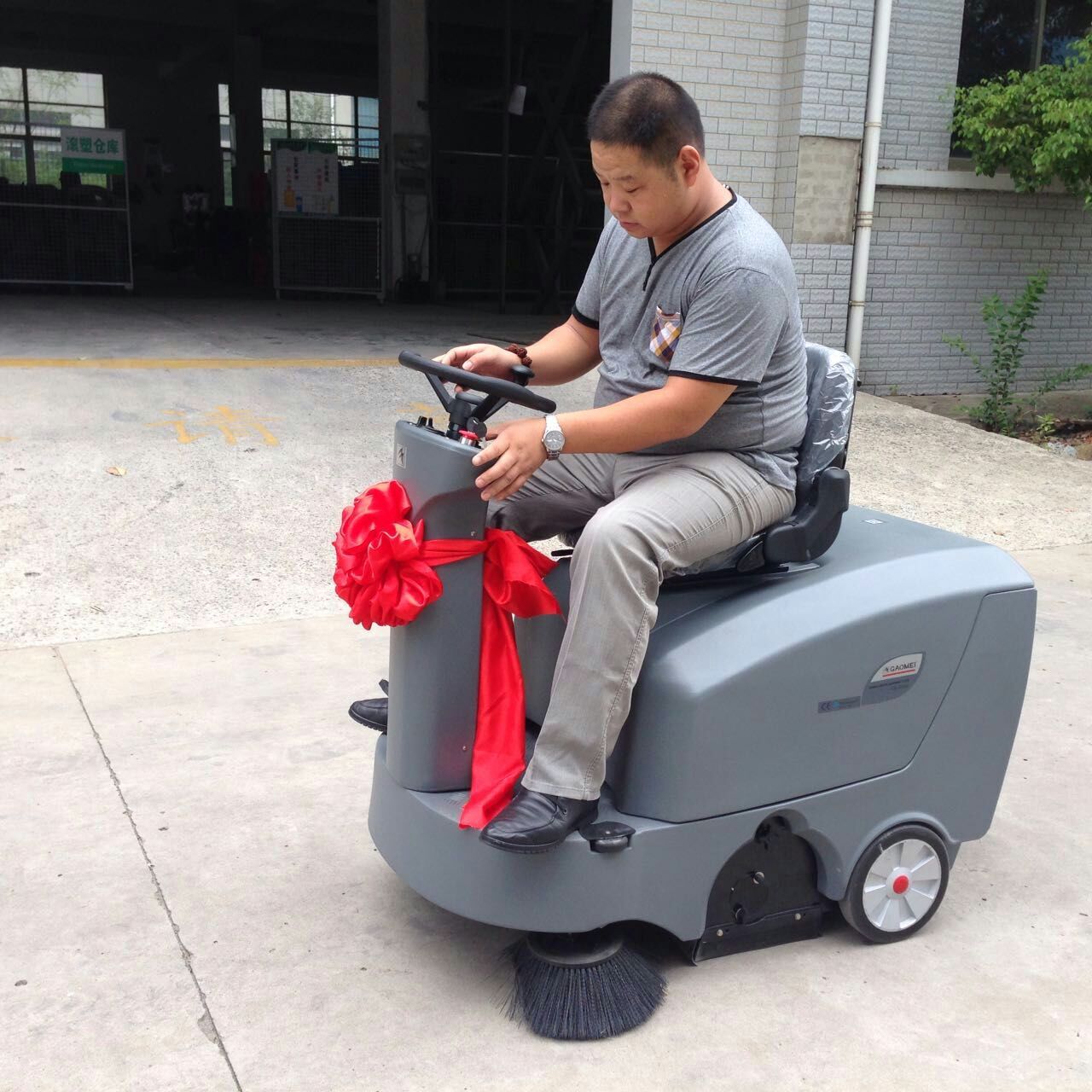 什么樣的掃地車適合大型廠房使用？