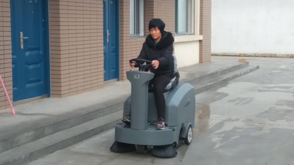 省錢看得見，高美工廠掃地車