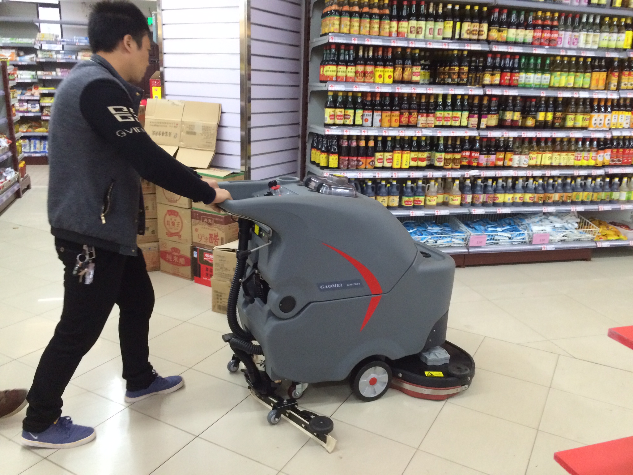 使用全自動洗地機(jī)應(yīng)當(dāng)注意哪些問題？